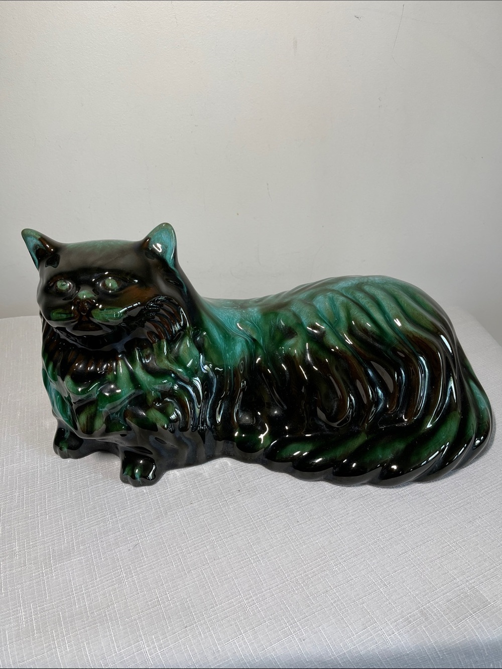 Vintage Blue Mountain Pottery Persian cat 
green drip glaze
Like new
Majestic